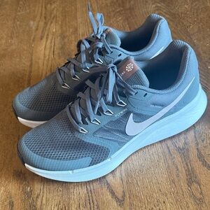 Nike Flywire Running Sneakers Grey and Pink - Women’s size 10